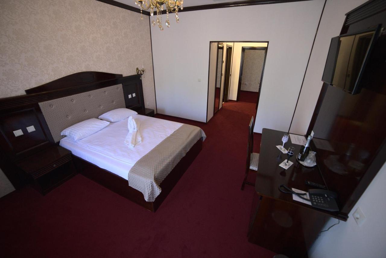 Hotel Onix Roman Eksteriør bilde
