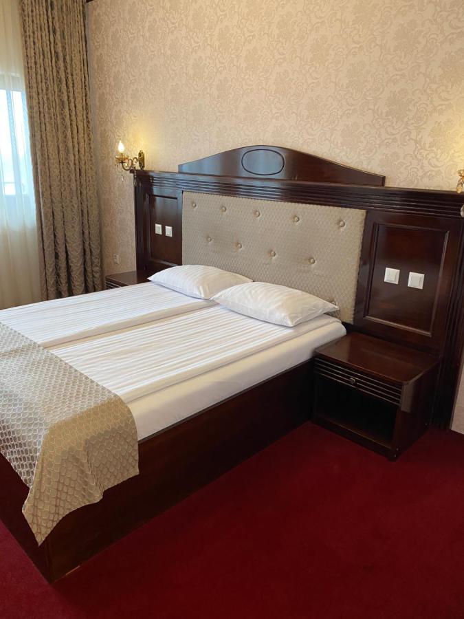 Hotel Onix Roman Eksteriør bilde
