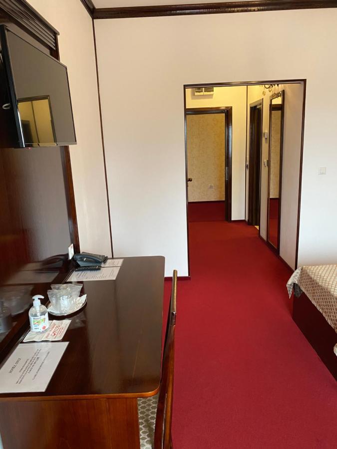 Hotel Onix Roman Eksteriør bilde